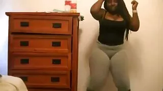 Bootylicious lesbo Լենա Լավը վայելում է թաց քնամին հաճոյանալը
