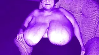 Crummy Lana S-ը ցնցուղ է ընդունում և ձեռնաշարժությամբ զբաղվում