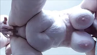 Cindy Dollar-ը մատուցում է եղջյուրավոր երկուսին